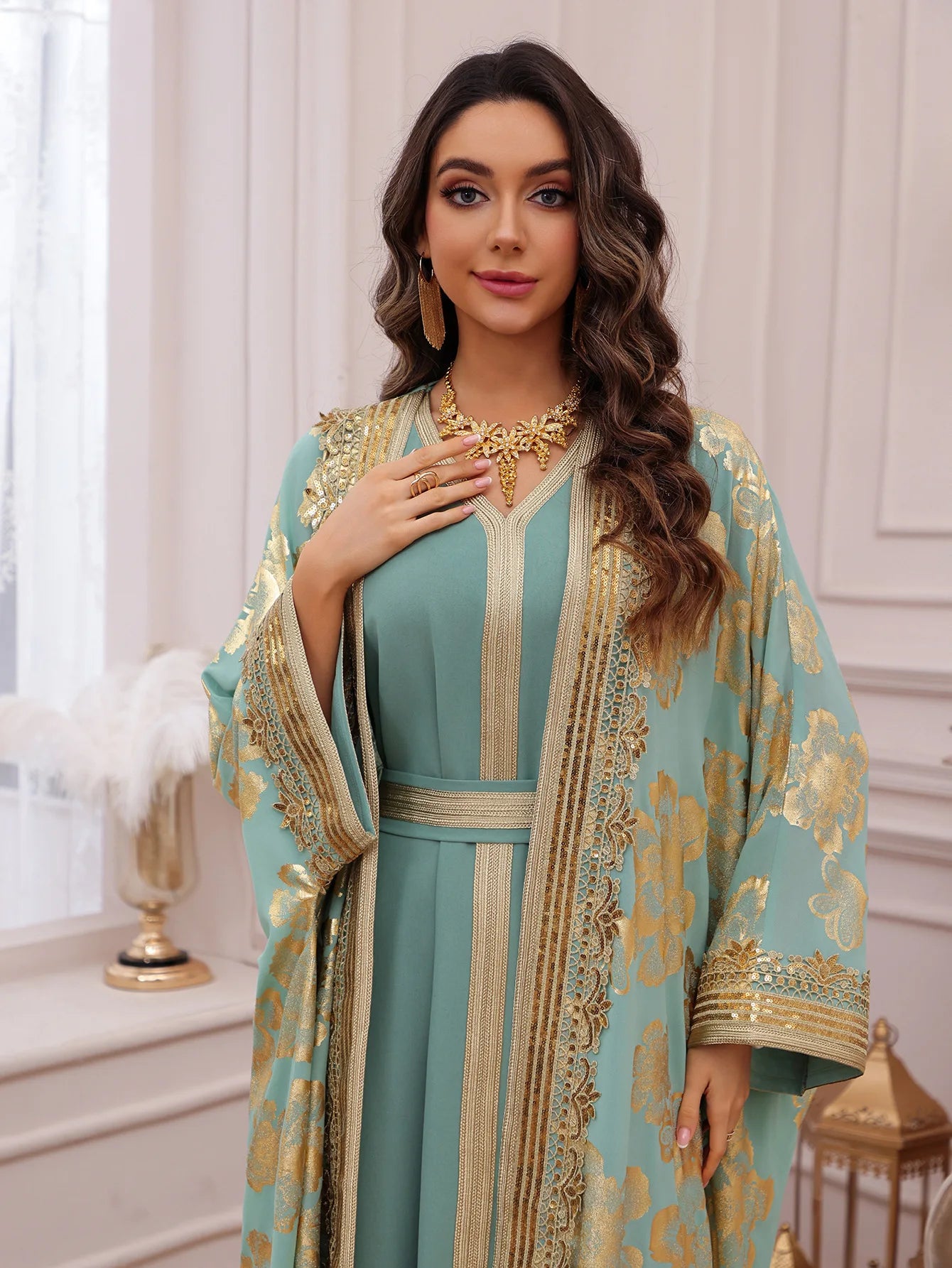 2. Kaftan Luxe Femme – Abaya Longue Brodée Style Oriental