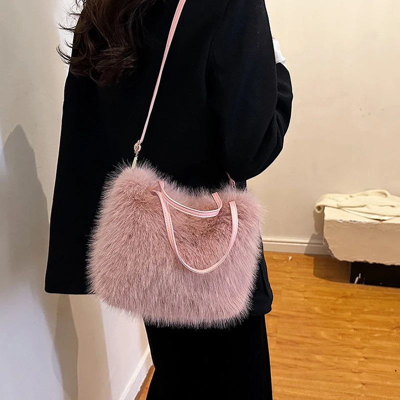 Sac en fausse fourrure Sac en peluche en peluche design de luxe dames Sacs à manches en épaule d' hiver doux Bolsa Feminina